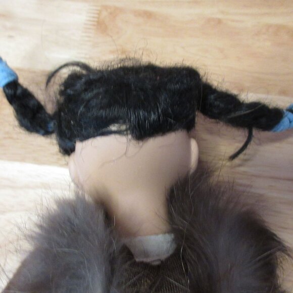 Vintage Native Indian Eskimo Doll Porcelain Head With Hooded Fur 13" - Picture 5 of 8